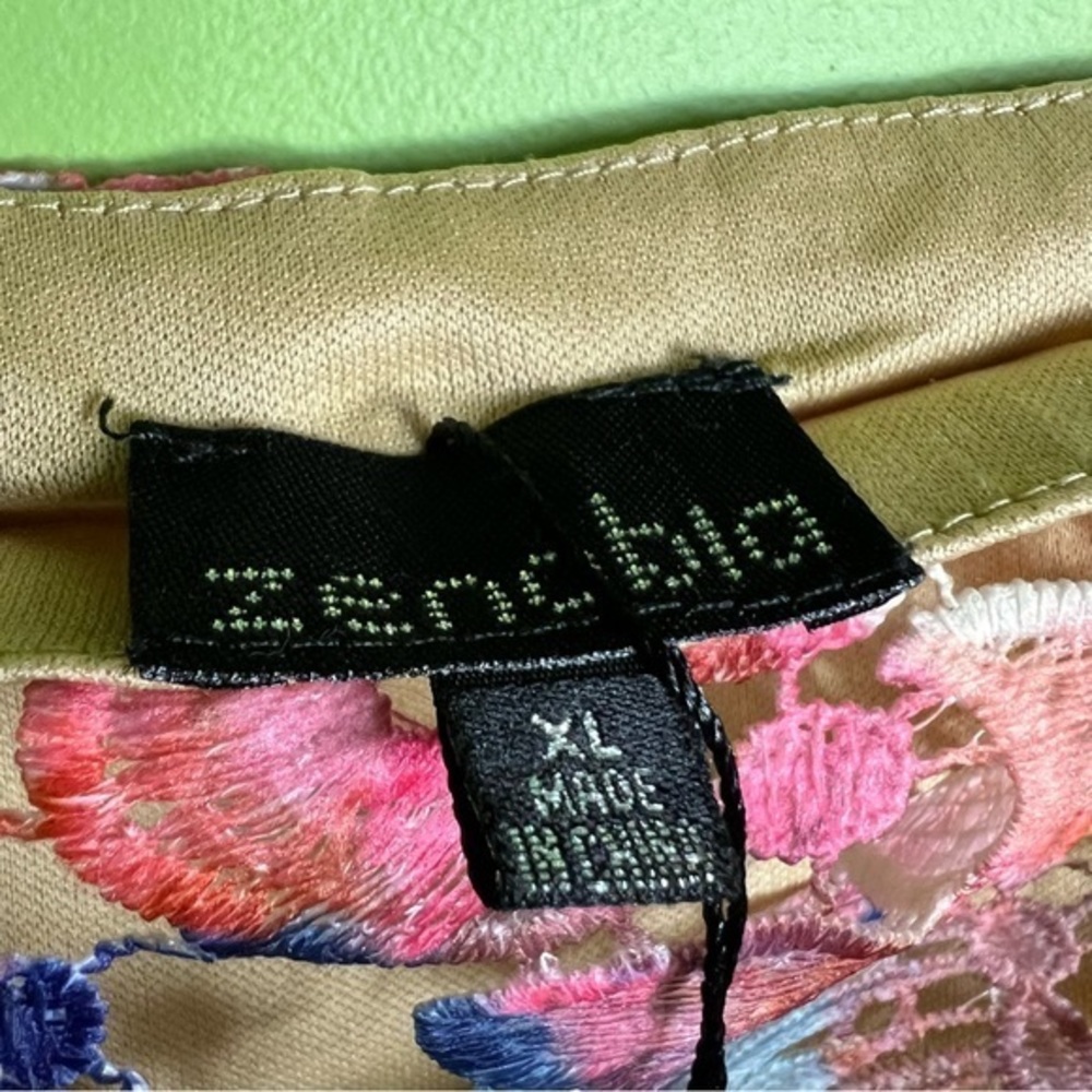 Zenobia NWT laced floral knee skirt - Picture 4 of 6